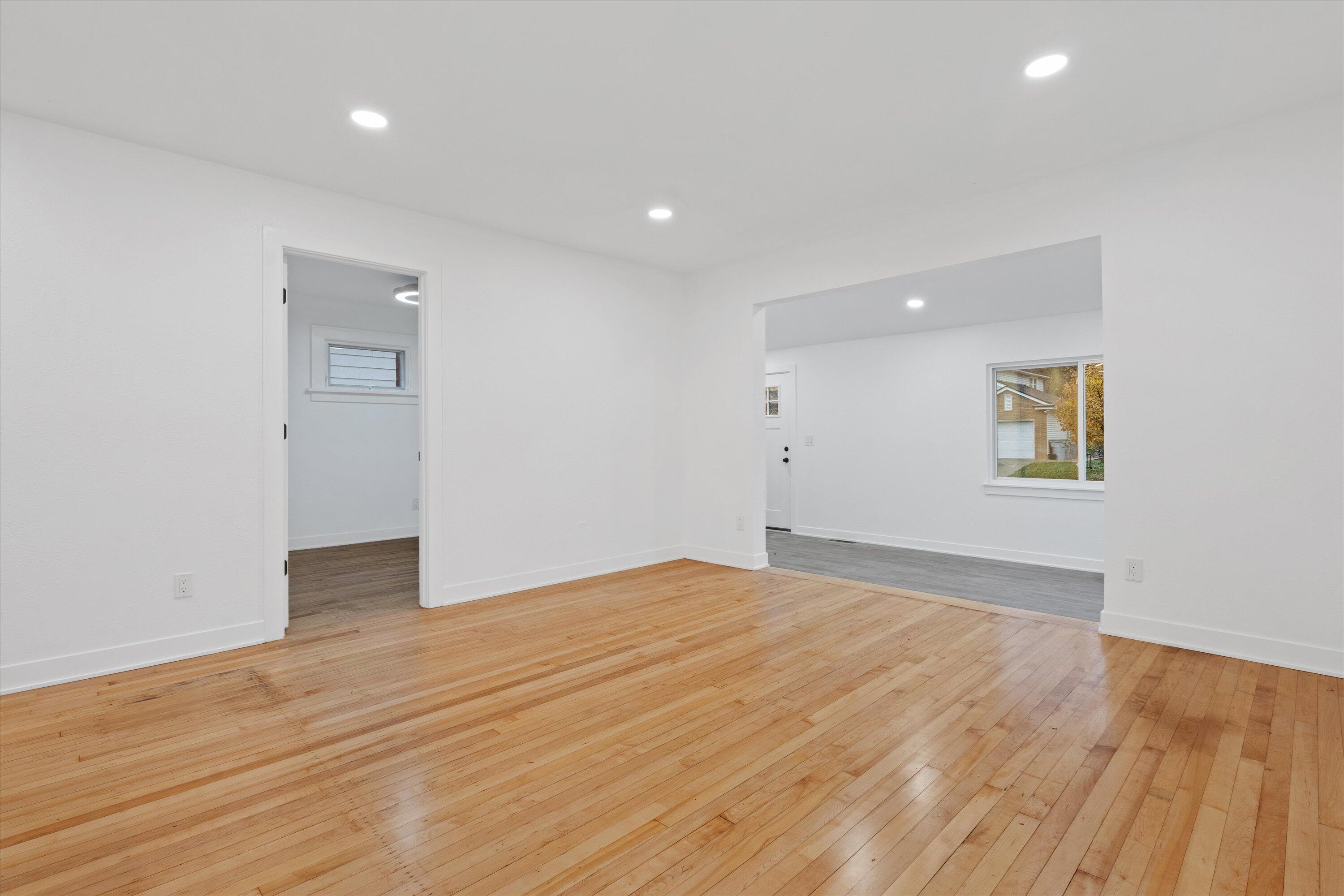 2597 South Austin Street Milwaukee, WI 53207 - Photo 12 of 51 34-DSC09939