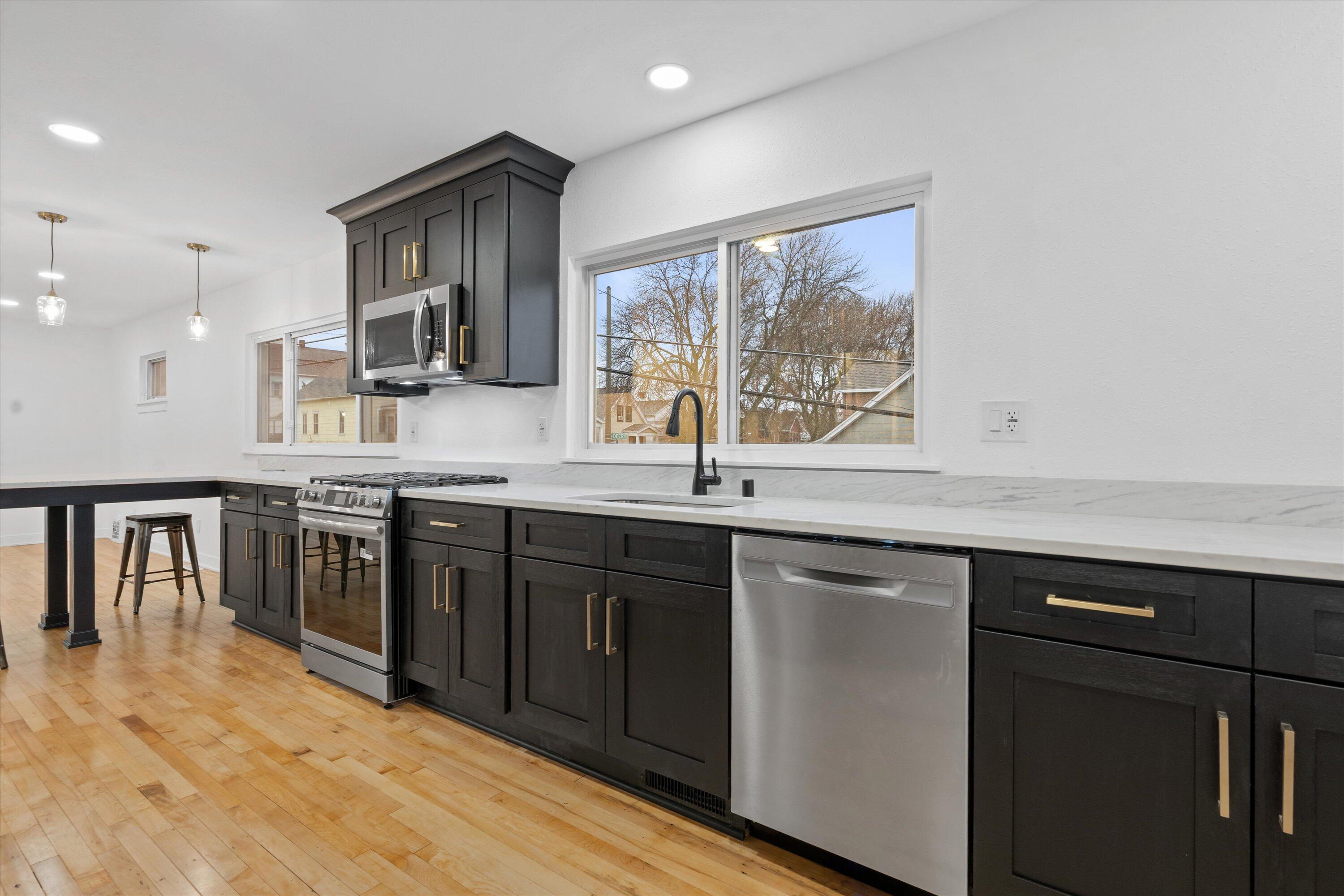 2597 South Austin Street Milwaukee, WI 53207 - Photo 17 of 51 30-DSC09903