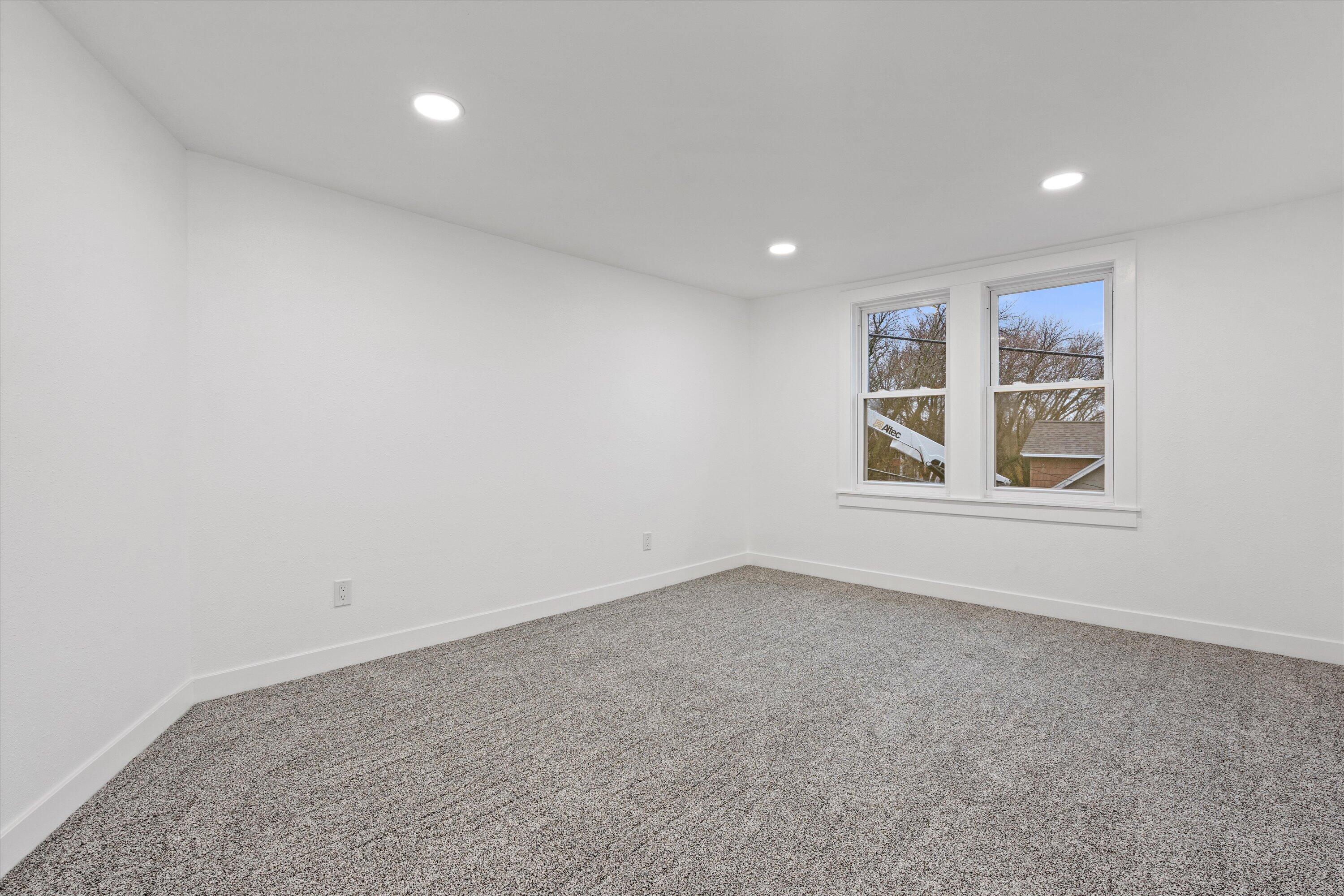 2597 South Austin Street Milwaukee, WI 53207 - Photo 23 of 51 08-DSC09762