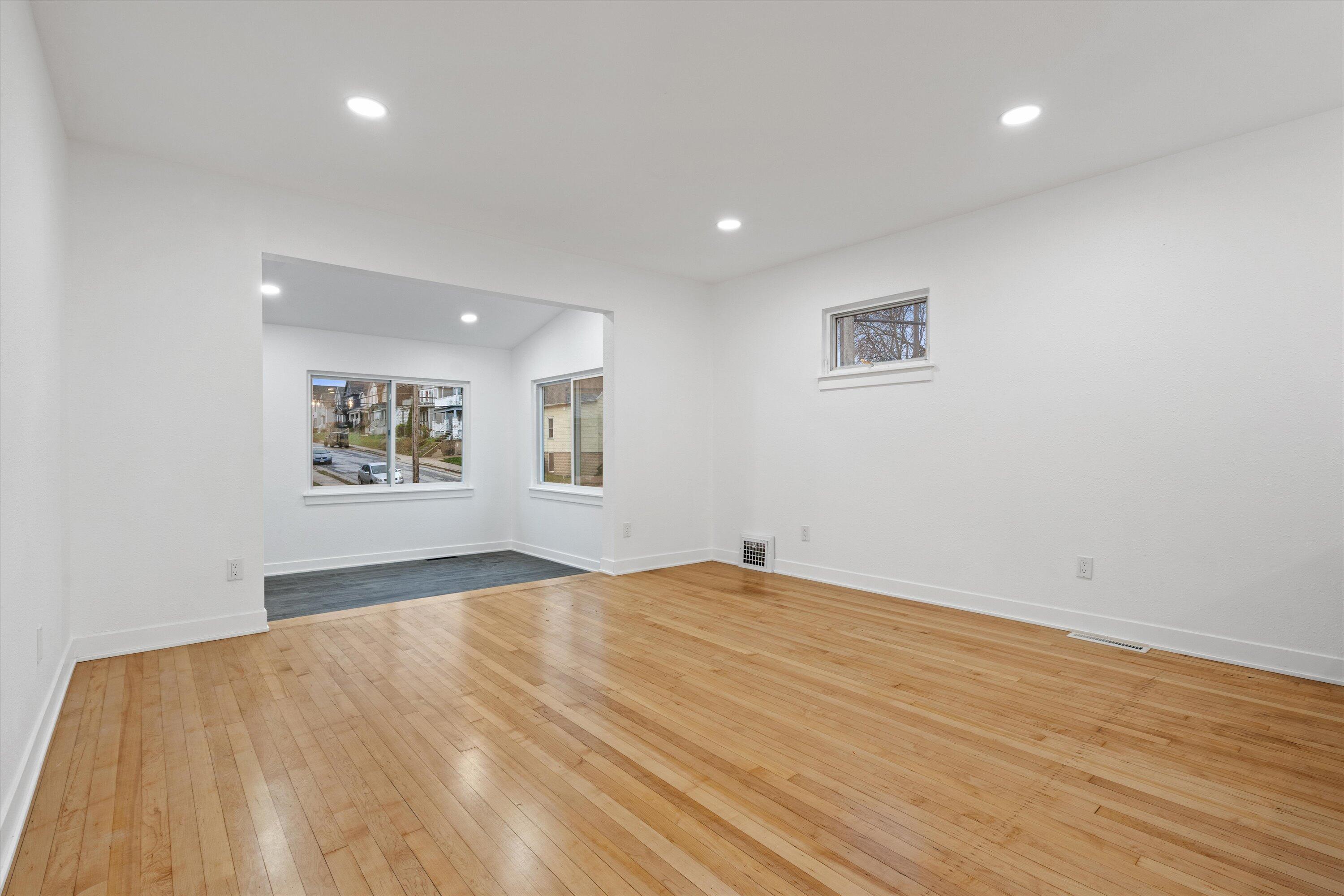 2597 South Austin Street Milwaukee, WI 53207 - Photo 10 of 51 36-DSC09945