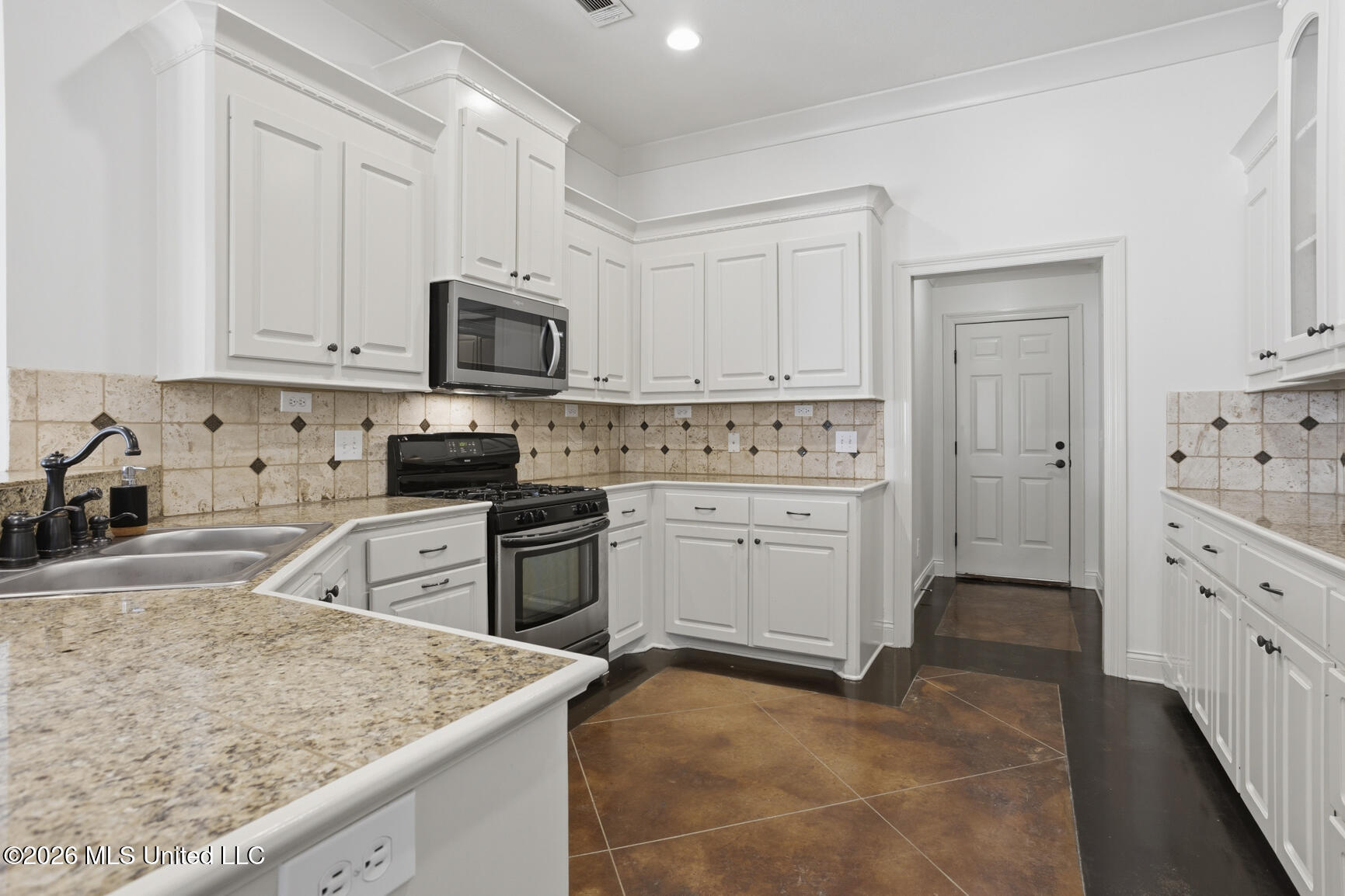 112 Britton Circle Flowood, MS 39232 - Photo 8 of 24 112 Britton Cir-7