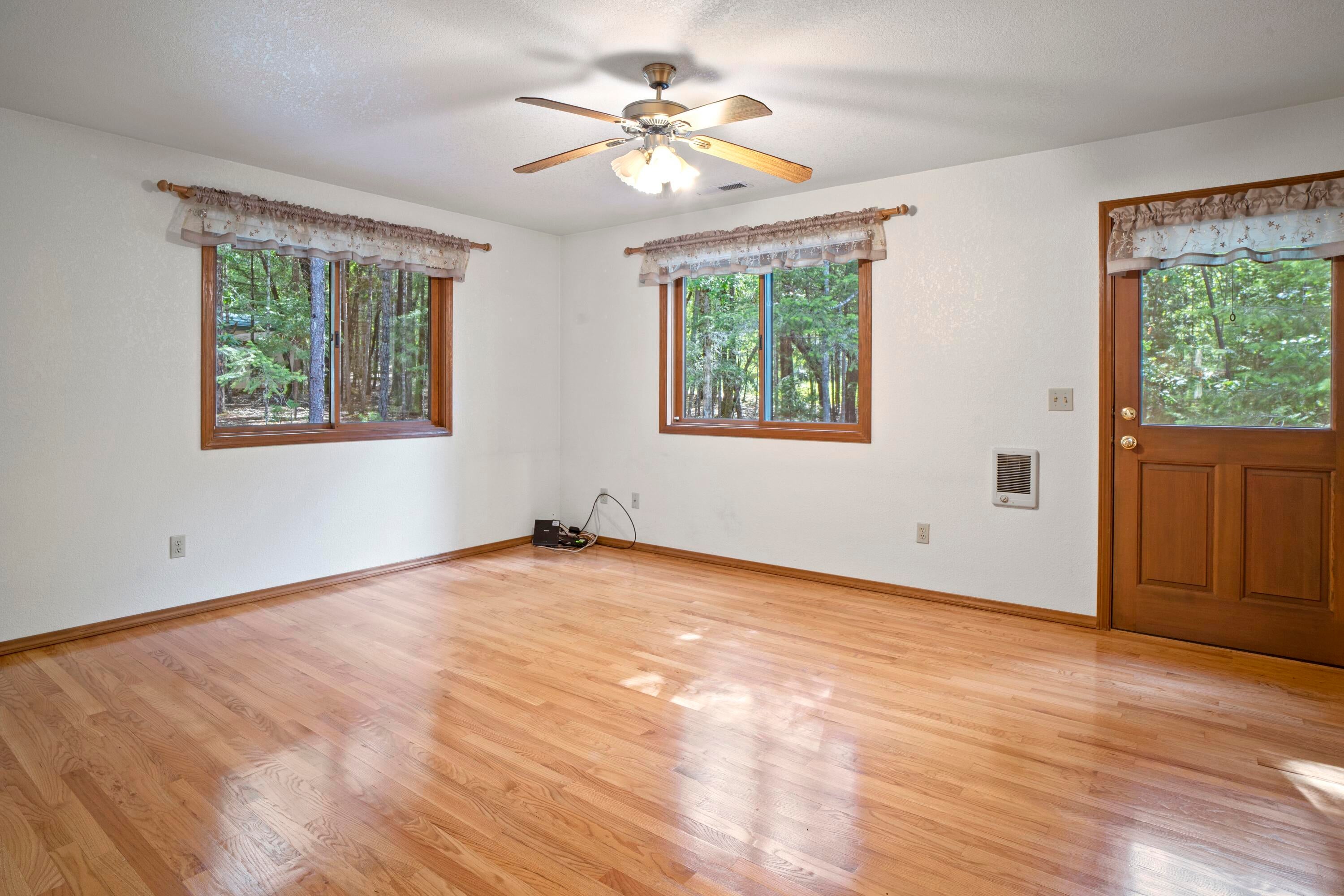 2021 Queens Branch Road Rogue River, OR 97537 - Photo 8 of 37 Primary bedroom