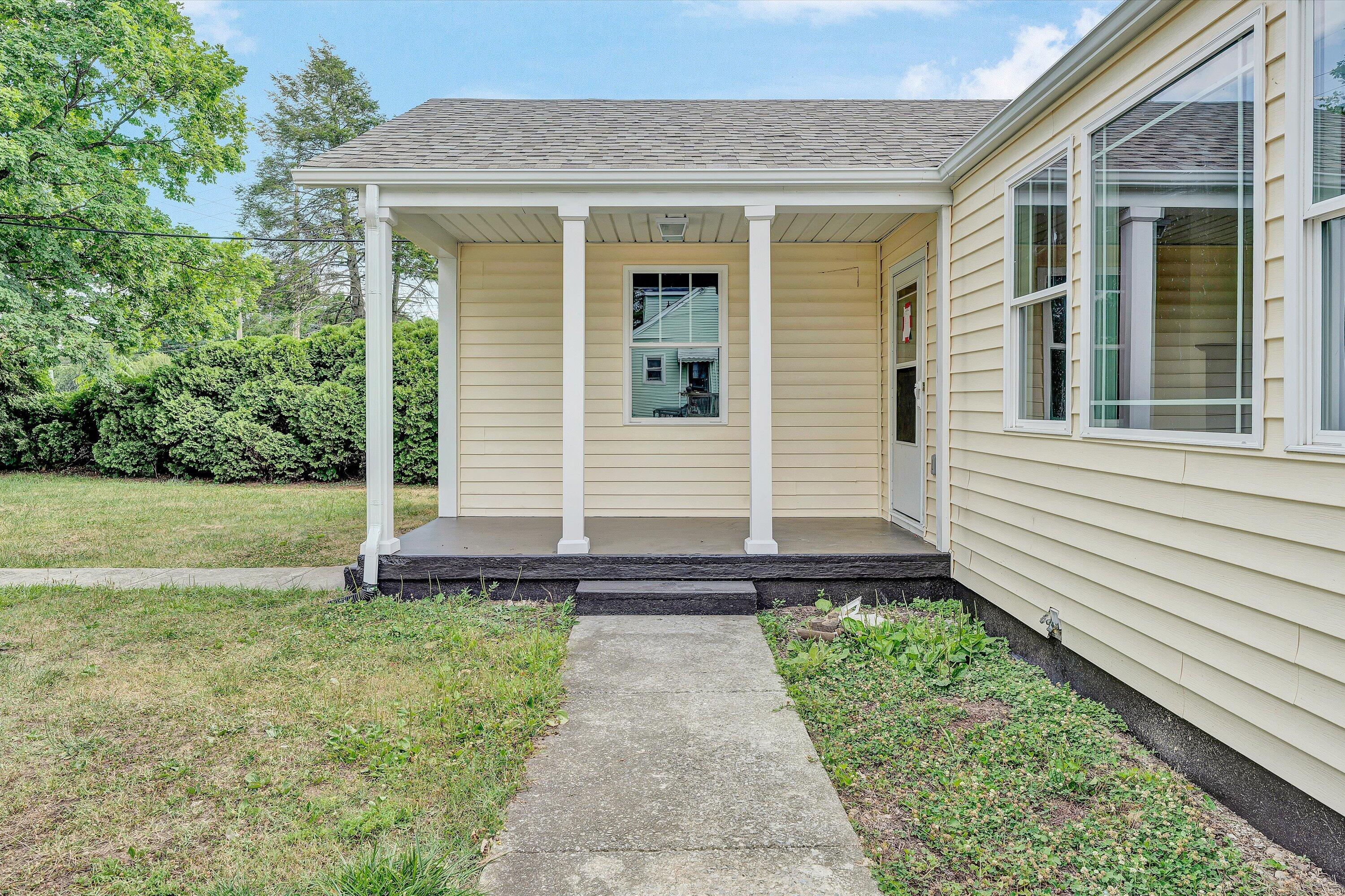 1127 Highland Road Salem, VA 24153 - Photo 22 of 23 Front Porch