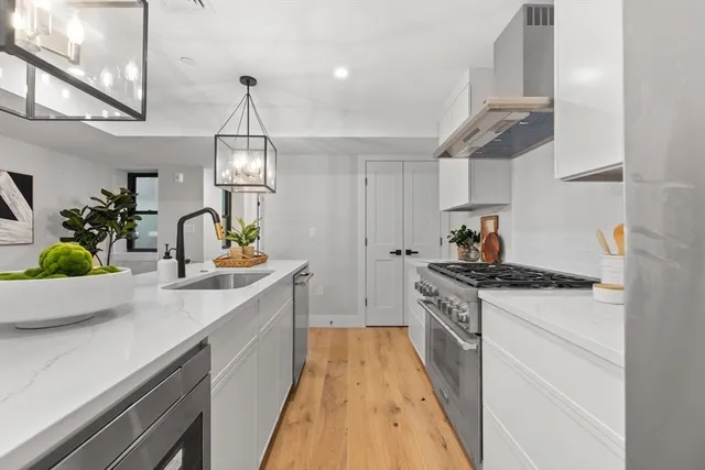 $1,799,000 | 190 Salem Street, Unit 3, Boston, MA 02113