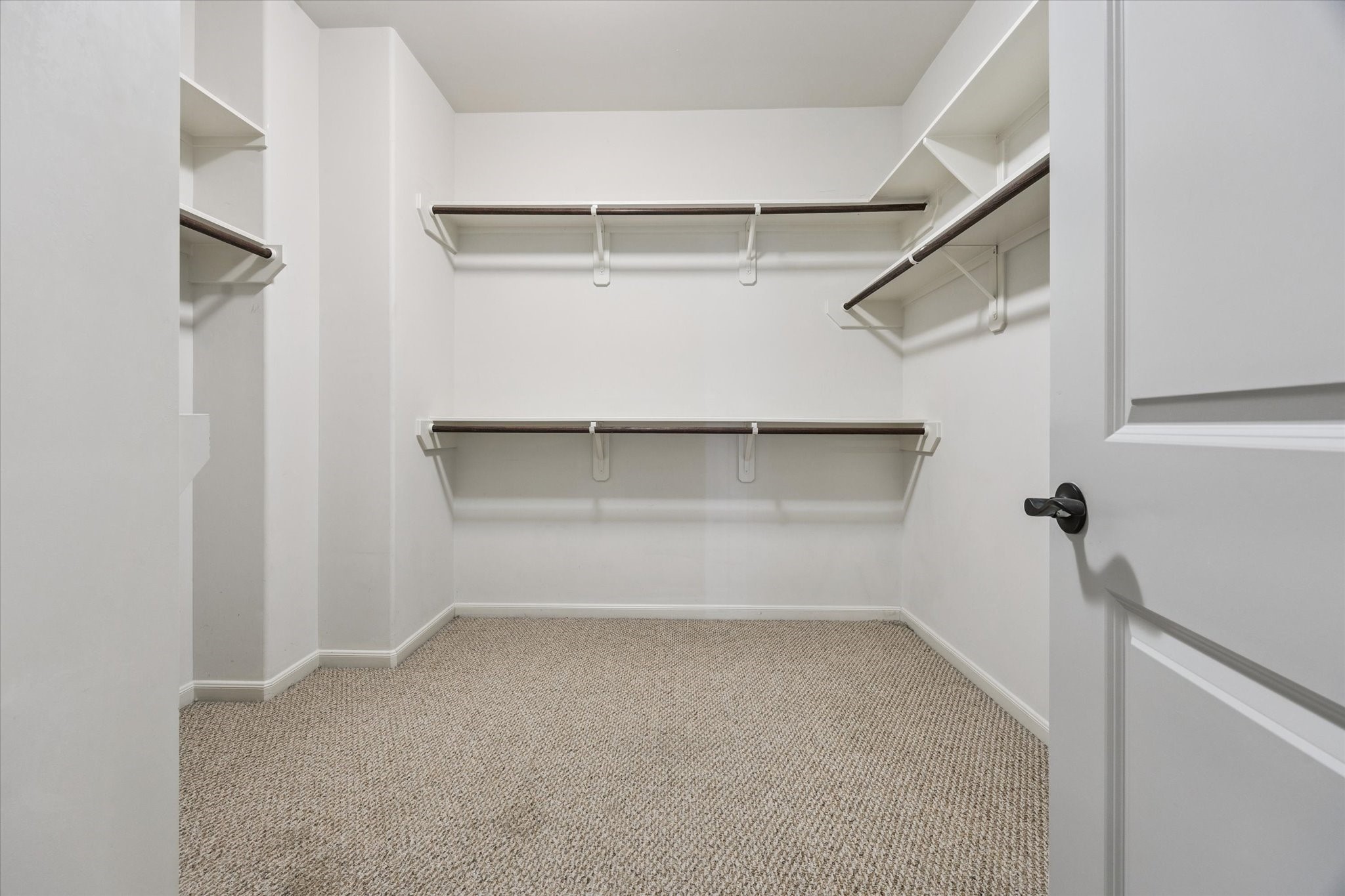 1540 Lawrence Street Houston, TX 77008 - Photo 15 of 26 The primary has two walk-in closets.
