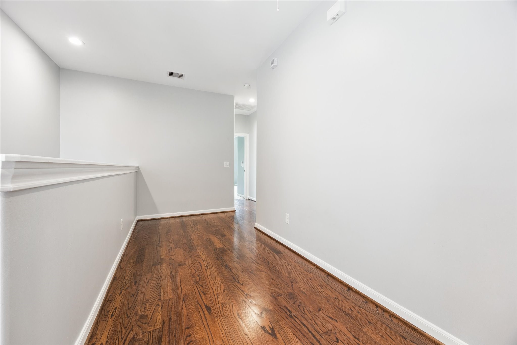 1540 Lawrence Street Houston, TX 77008 - Photo 17 of 26 Large hallway space that has been utilized for a home office or a playroom.