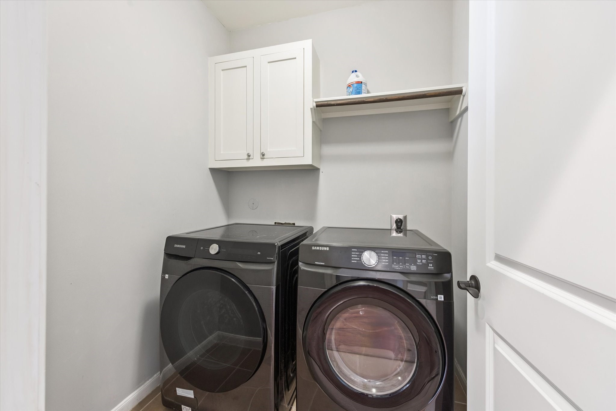 1540 Lawrence Street Houston, TX 77008 - Photo 18 of 26 Laundry room.