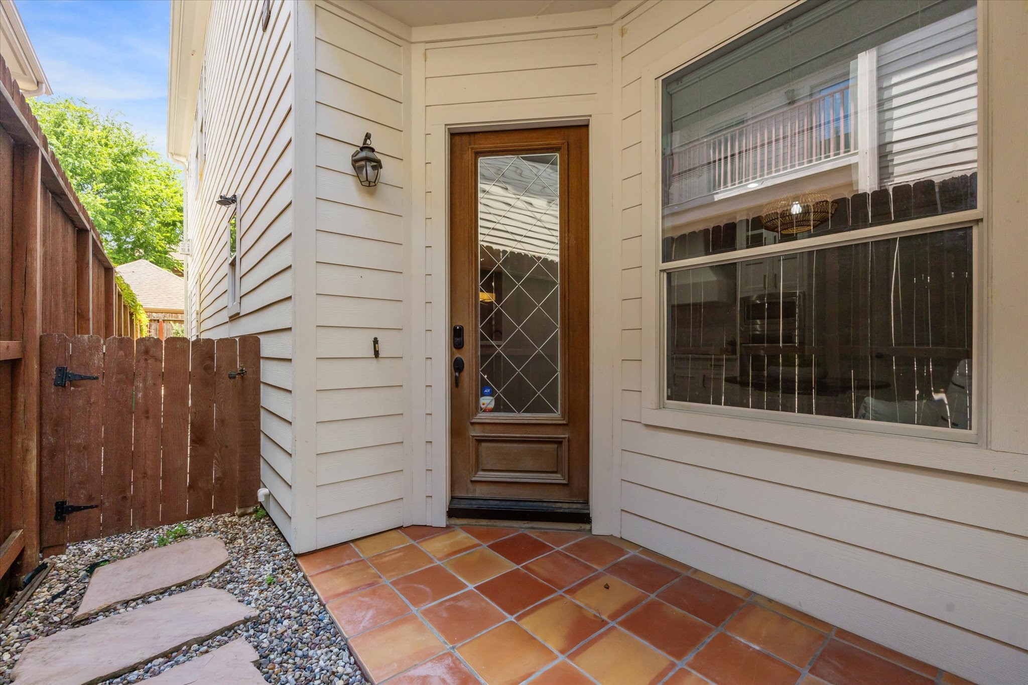 1540 Lawrence Street Houston, TX 77008 - Photo 25 of 26 Private front door entrance.