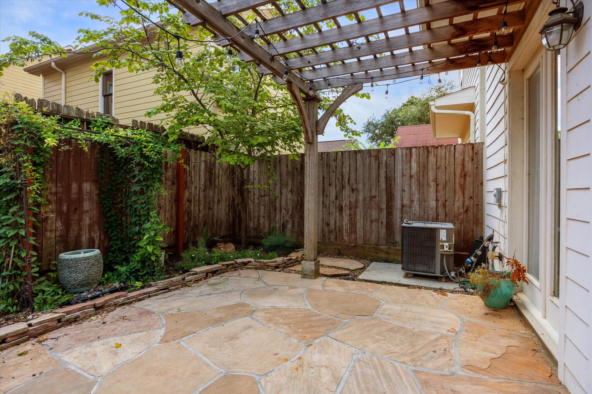 1540 Lawrence Street Houston, TX 77008 - Photo 26 of 26 Serene private patio.