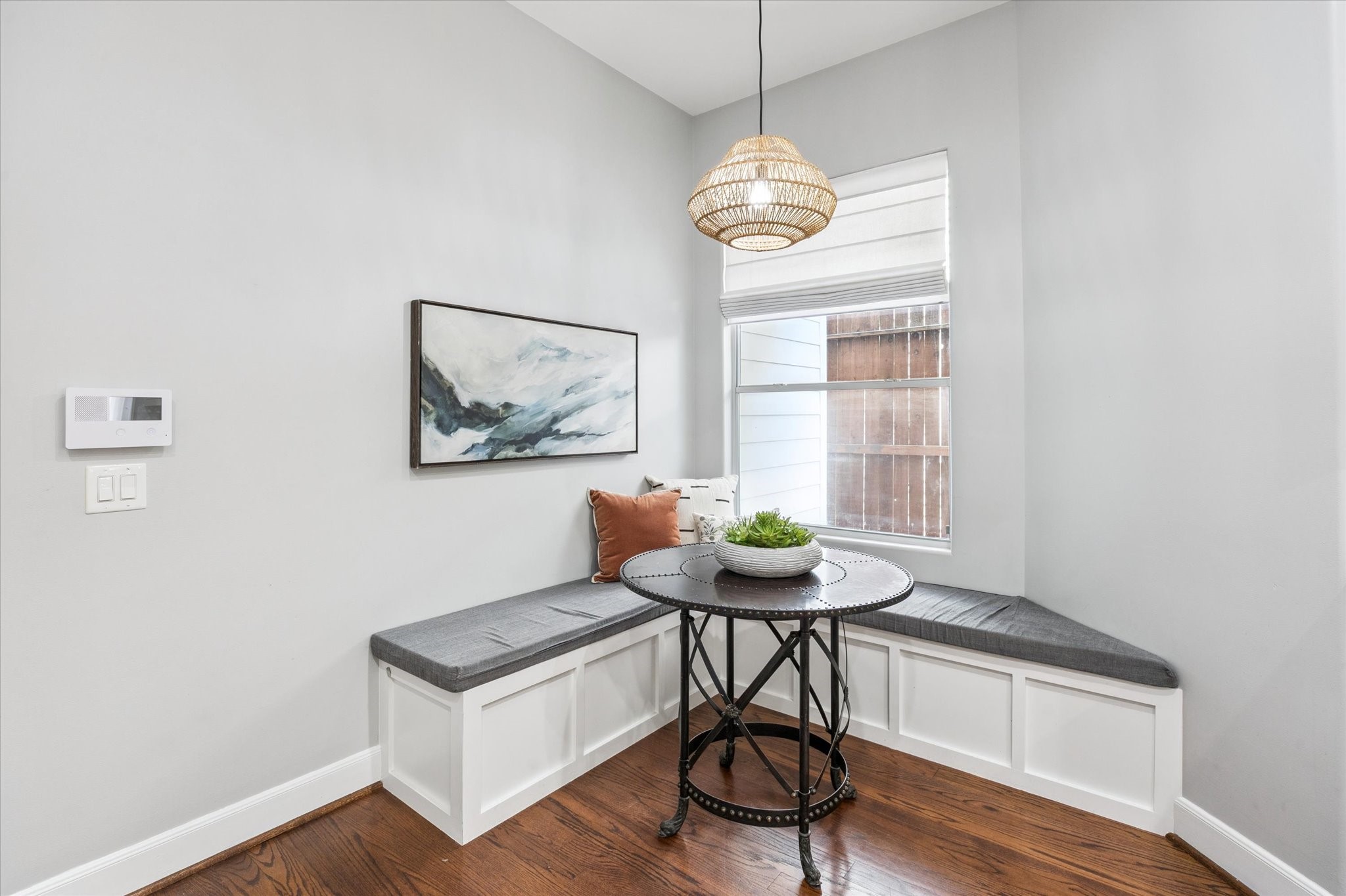 1540 Lawrence Street Houston, TX 77008 - Photo 6 of 26 Great breakfast nook located in the kitchen.