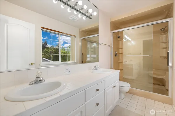 $1,075,000 | 6914 86th Street East, Puyallup, WA 98371