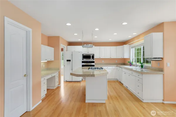 $1,075,000 | 6914 86th Street East, Puyallup, WA 98371