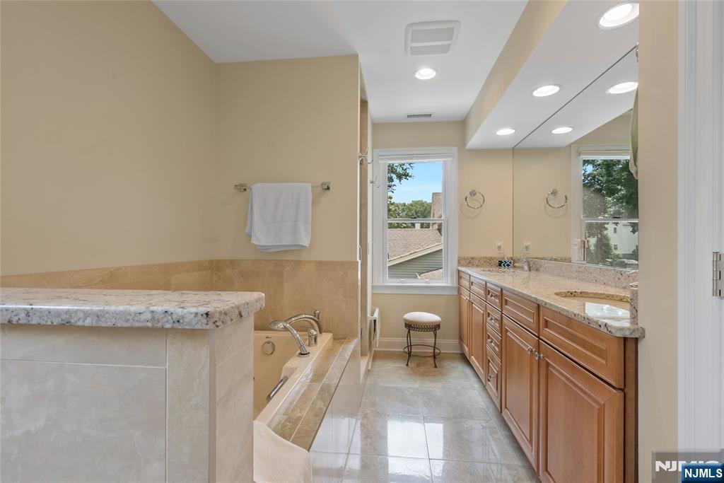 28 Demarest Road Paramus, NJ 07652 - Photo 18 of 32