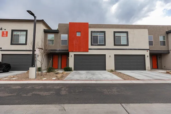 $2,395 | 2950 North 38th Street, Unit 14, Phoenix, AZ 85018