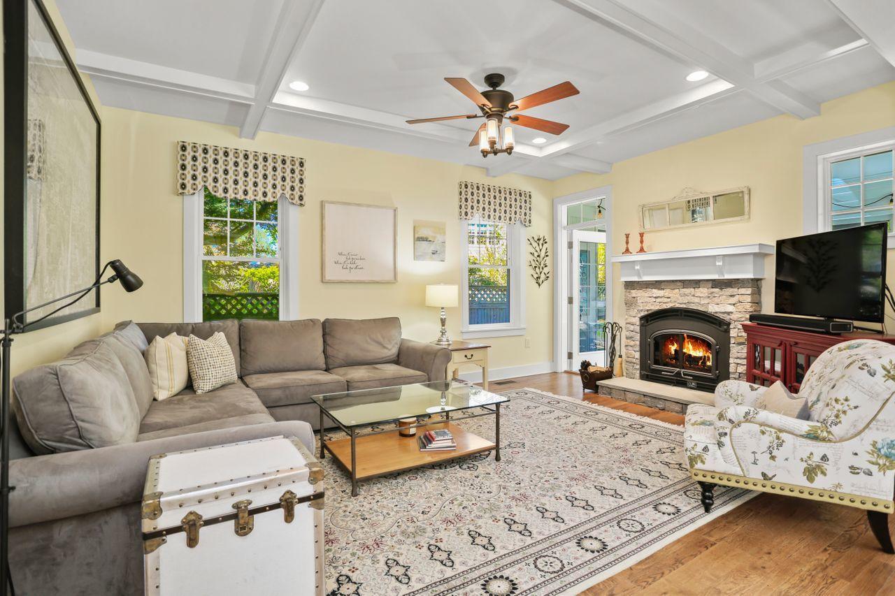 9 Center Road Old Greenwich, CT 06870 - Photo 11 of 42 019