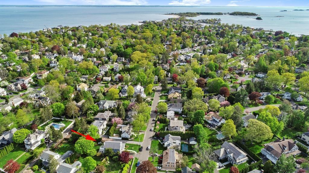 9 Center Road Old Greenwich, CT 06870 - Photo 2 of 42 002 (1) w arrow web