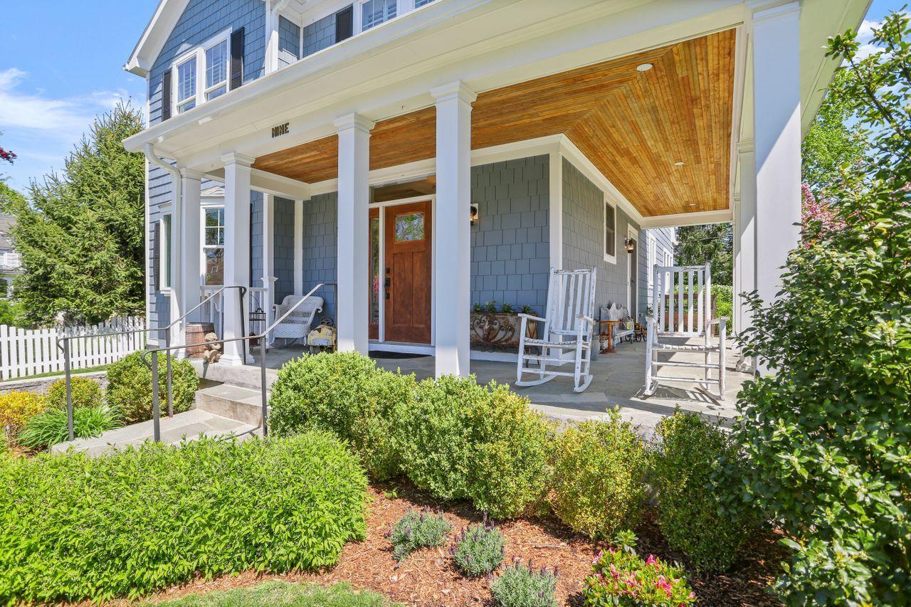 9 Center Road Old Greenwich, CT 06870 - Photo 4 of 42 034