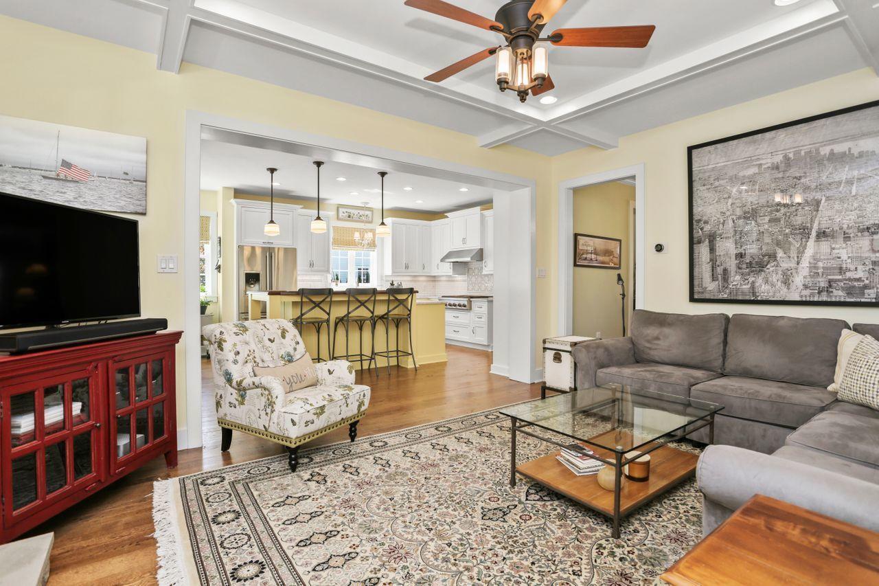 9 Center Road Old Greenwich, CT 06870 - Photo 10 of 42 020