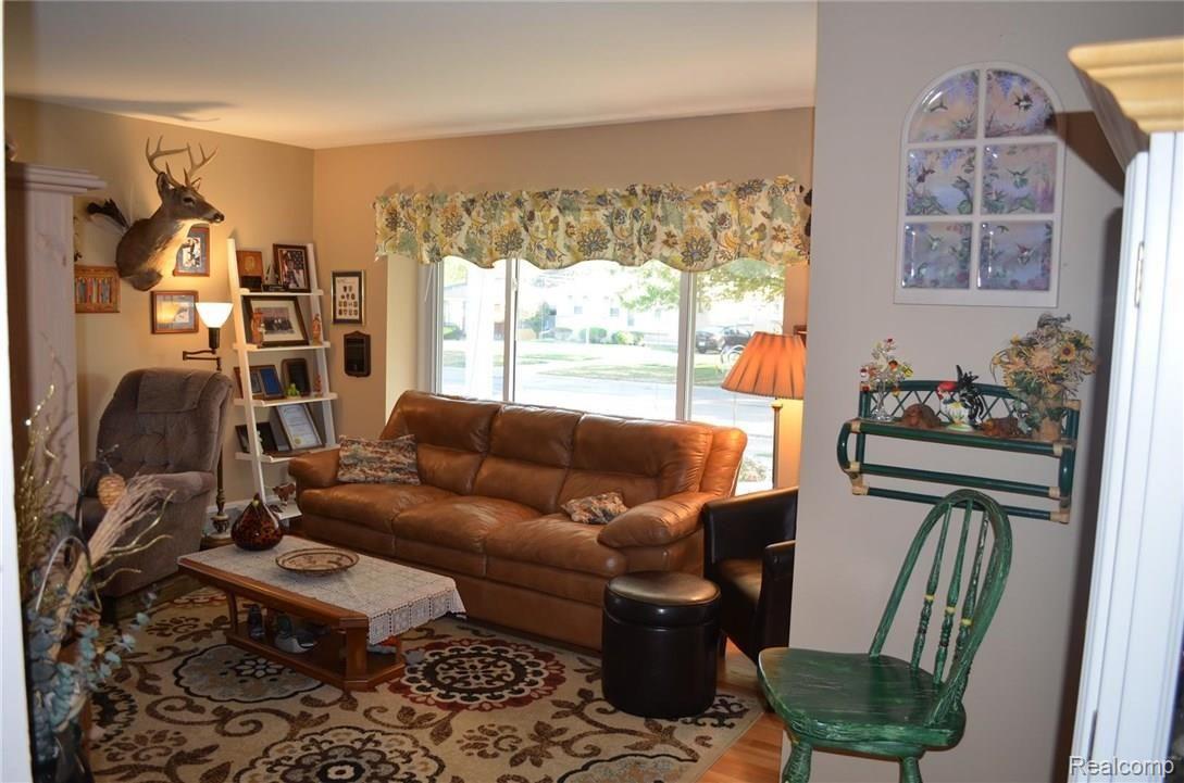 964 Juneau Road Ypsilanti, MI 48198 - Photo 9 of 39 8.JPG