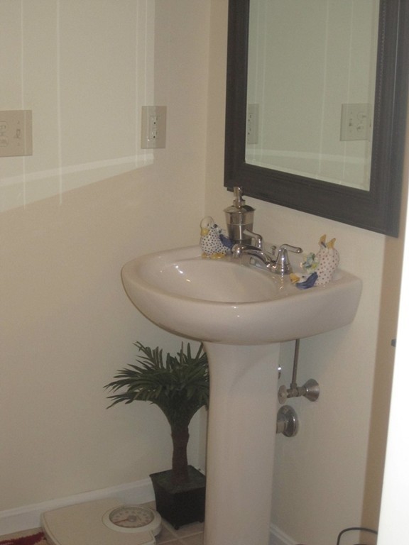 18 Woodlawn Road Randolph, MA 02368 - Photo 11 of 24 Gallery Image 11