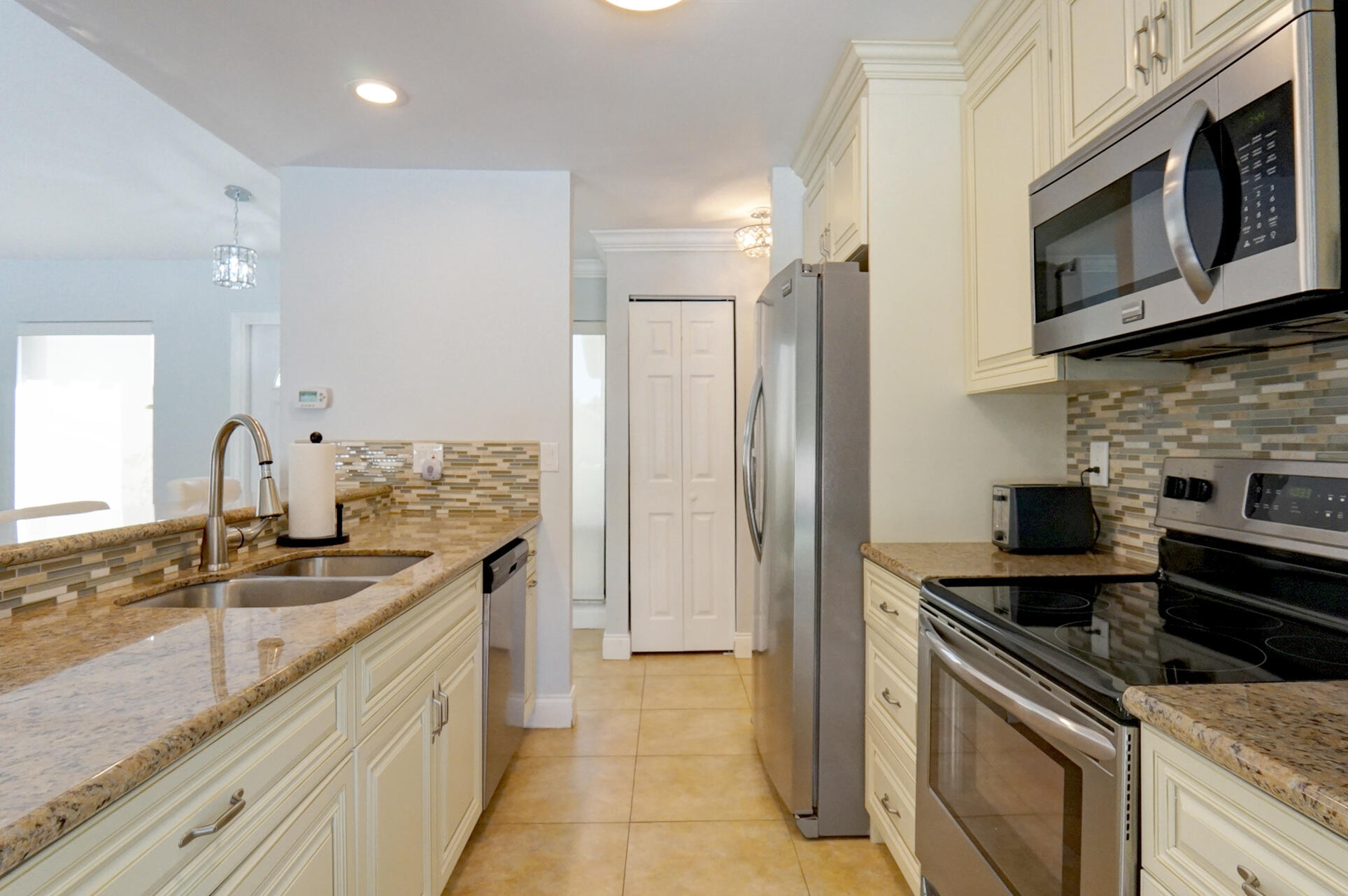 3002 Dunlin Road Delray Beach, FL 33444 - Photo 5 of 17 DSC08339_40_41_42_43