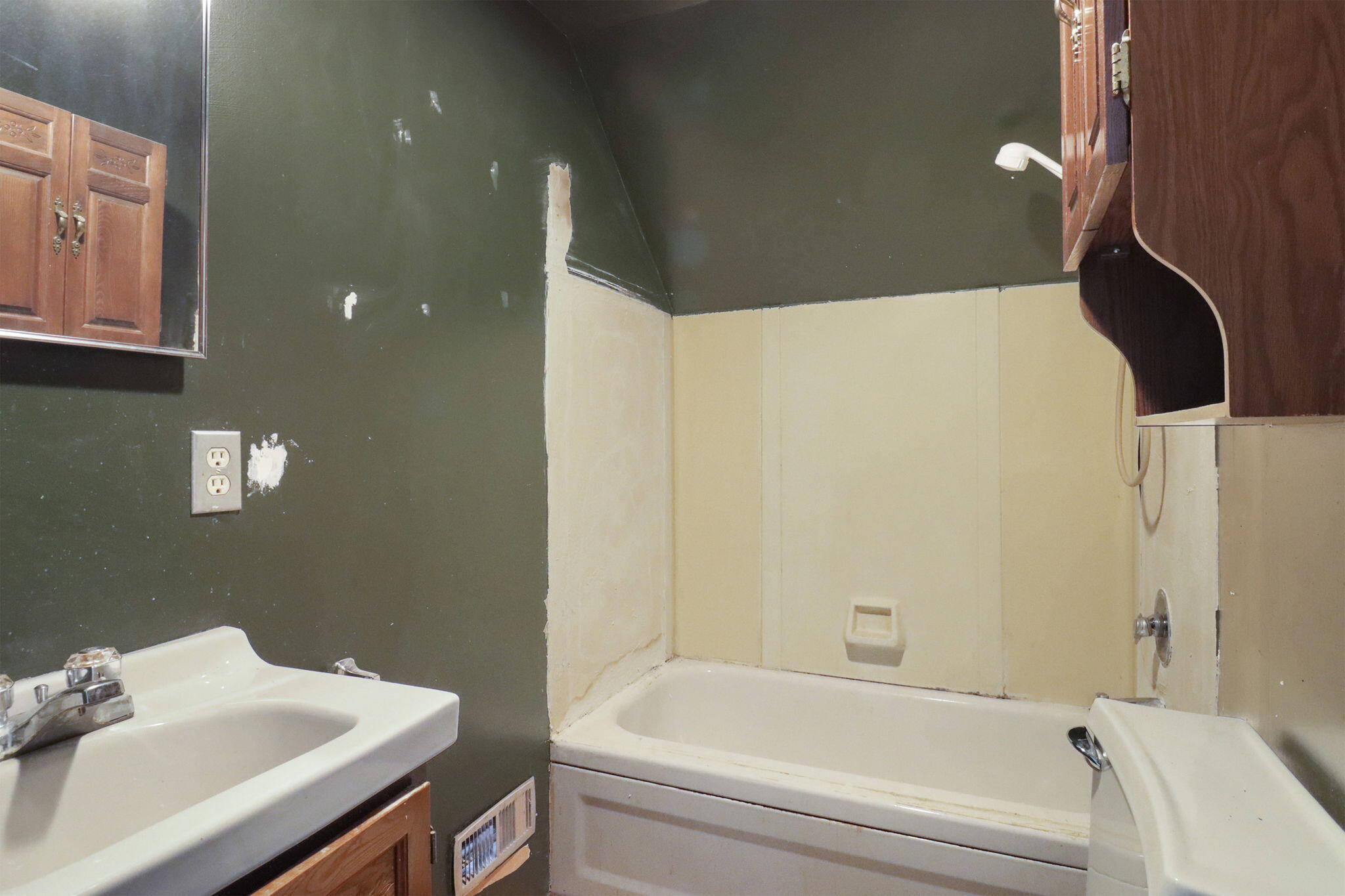 907 Chicago Street Racine, WI 53405 - Photo 11 of 16 13-web-or-mls-907 Chicago St, Racine, WI