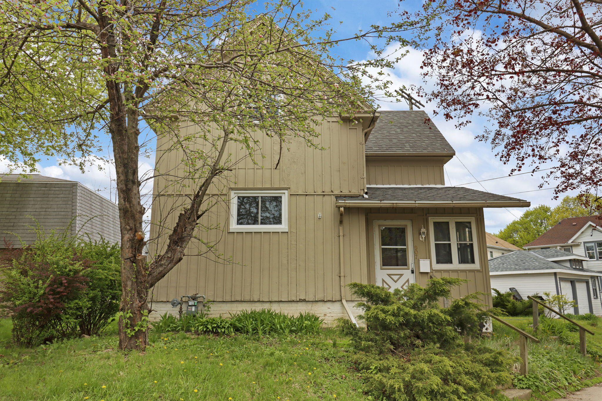 907 Chicago Street Racine, WI 53405 - Photo 2 of 16 1-web-or-mls-907 Chicago St, Racine, WI
