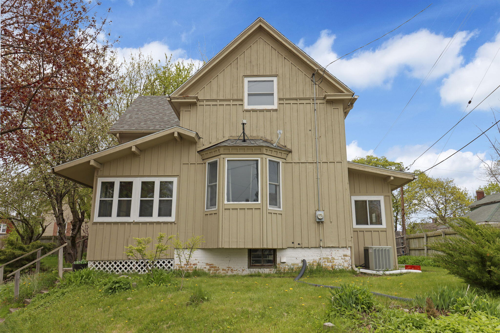 907 Chicago Street Racine, WI 53405 - Photo 3 of 16 2-web-or-mls-907 Chicago St, Racine, WI