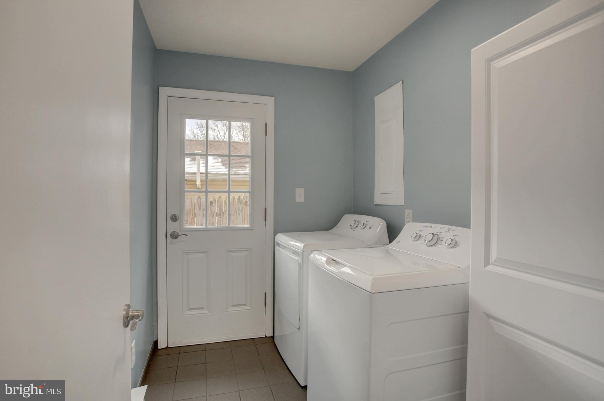 16944 Shinham Road Hagerstown, MD 21740 - Photo 21 of 29 a utility room with dryer and washer