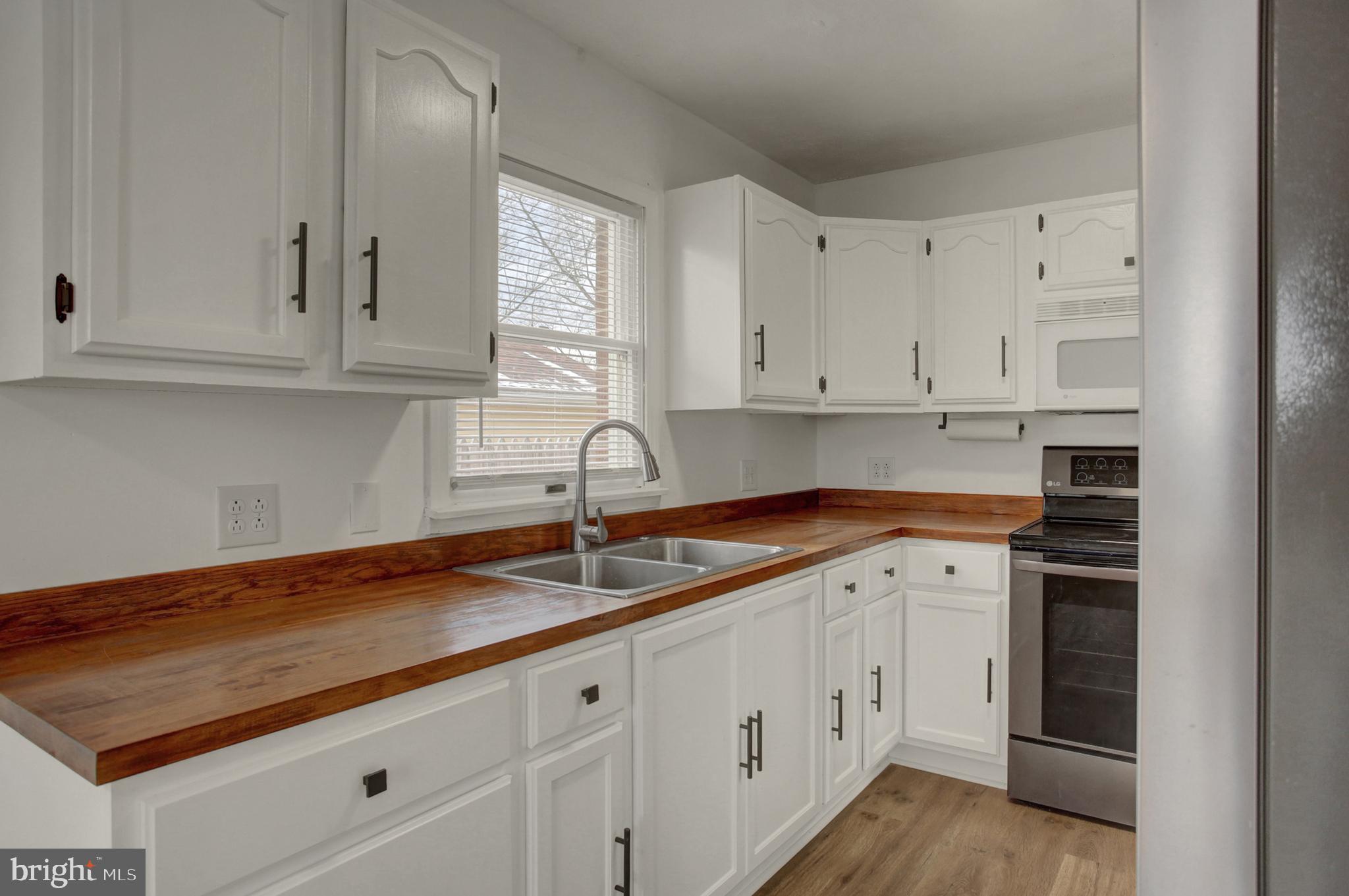 16944 Shinham Road Hagerstown, MD 21740 - Photo 6 of 29 a kitchen with granite countertop white cabinets and a sink