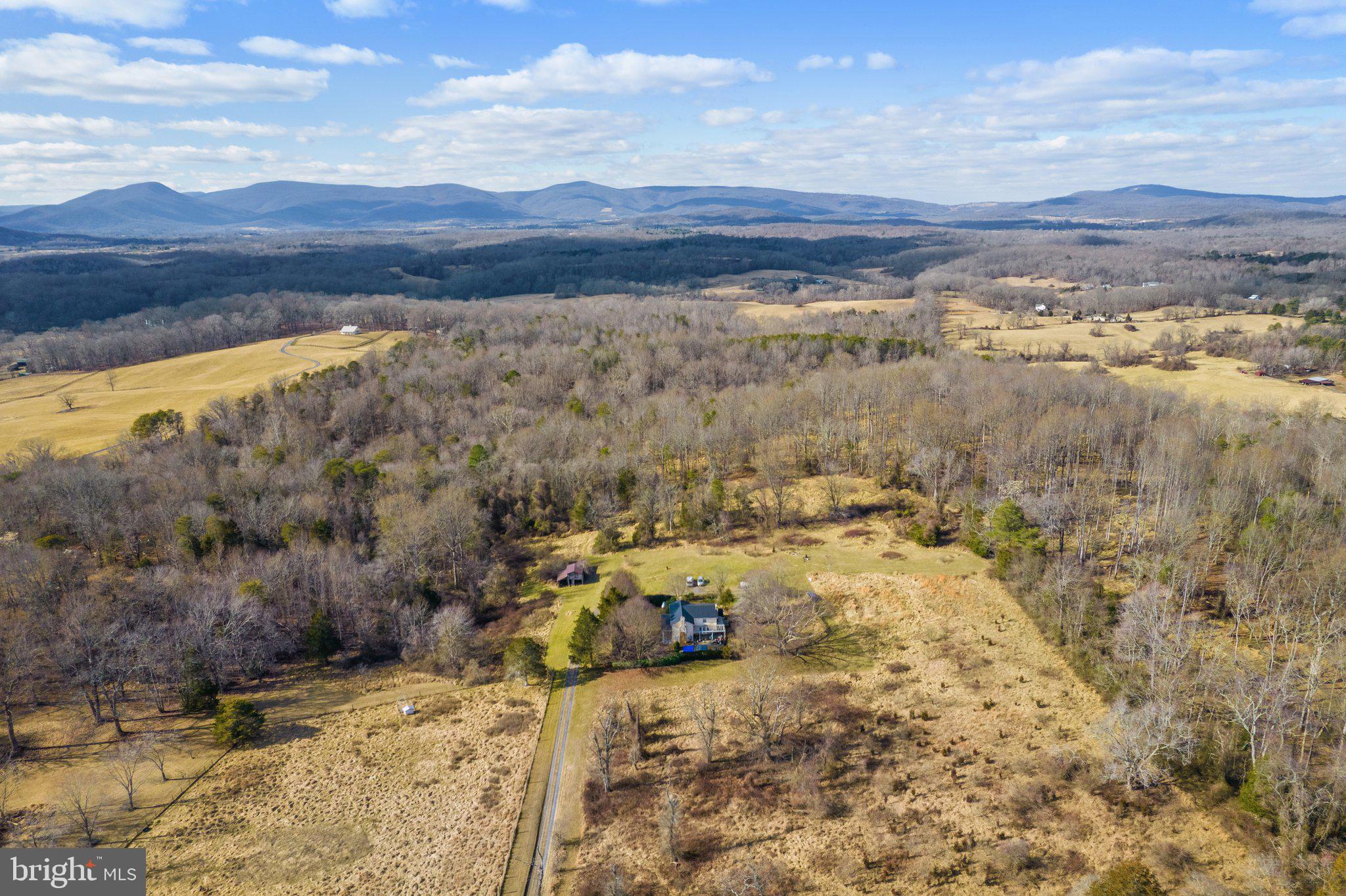 12142 Crest Hill Road Hume, VA 22639 - Photo 1 of 24 Gallery Image 1