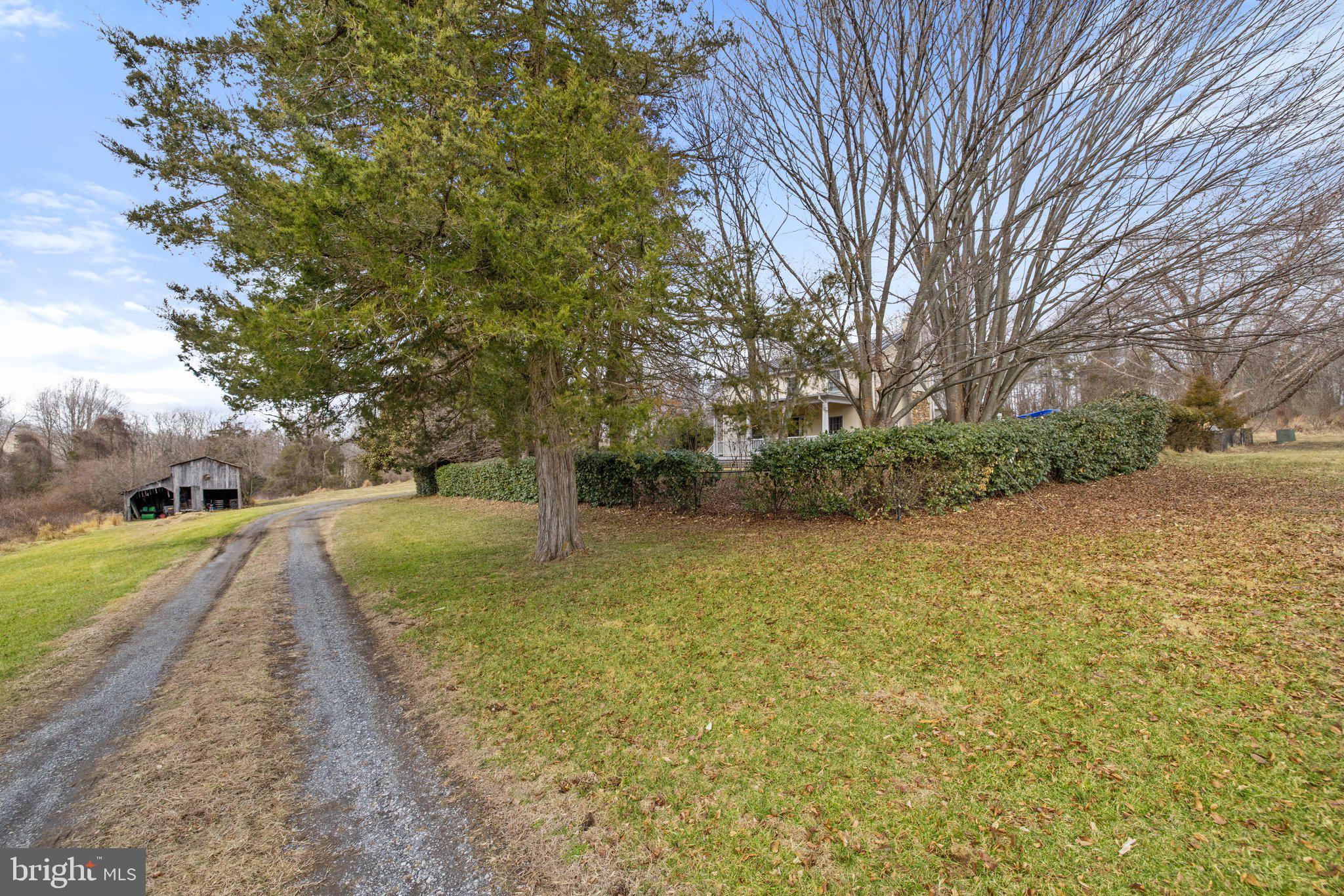 12142 Crest Hill Road Hume, VA 22639 - Photo 3 of 24 Gallery Image 3