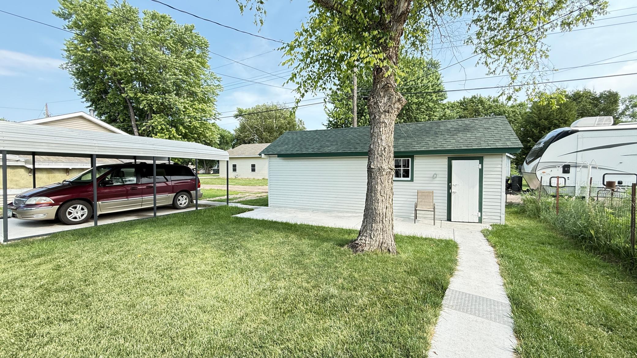 335 East Schlieman Avenue Appleton, MN 56208 - Photo 8 of 9
