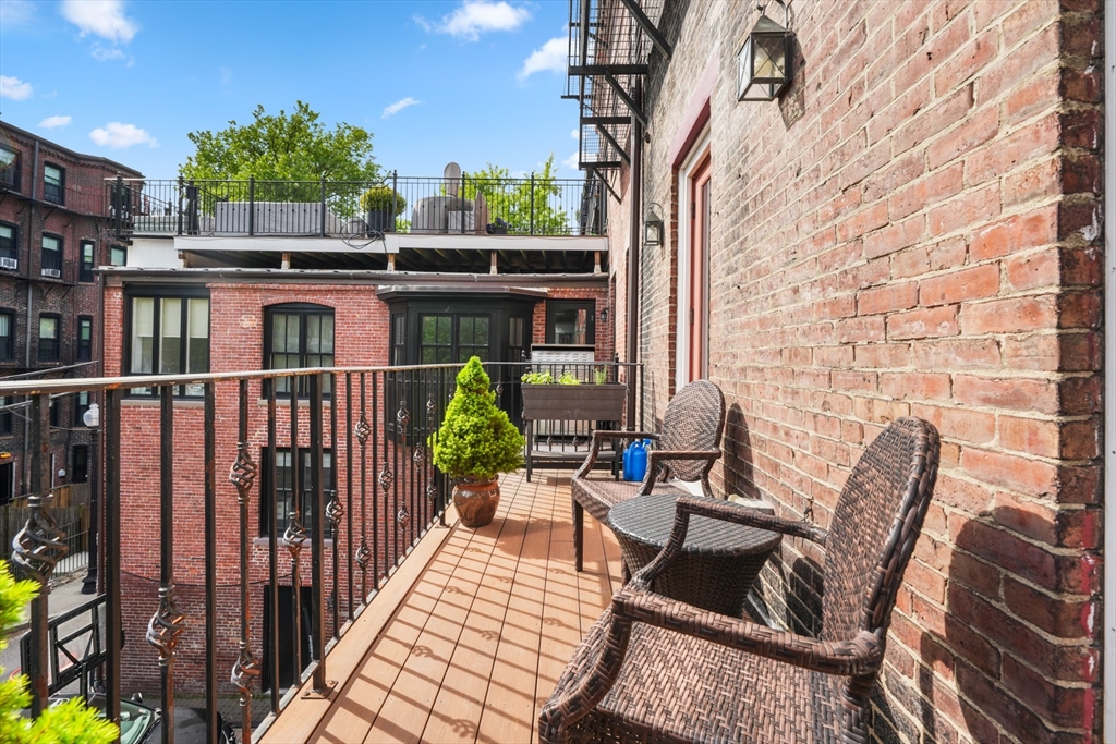 22 Rutland Square, Unit 2 Boston, MA 02118 - Photo 14 of 42 a view of a chairs and table in patio