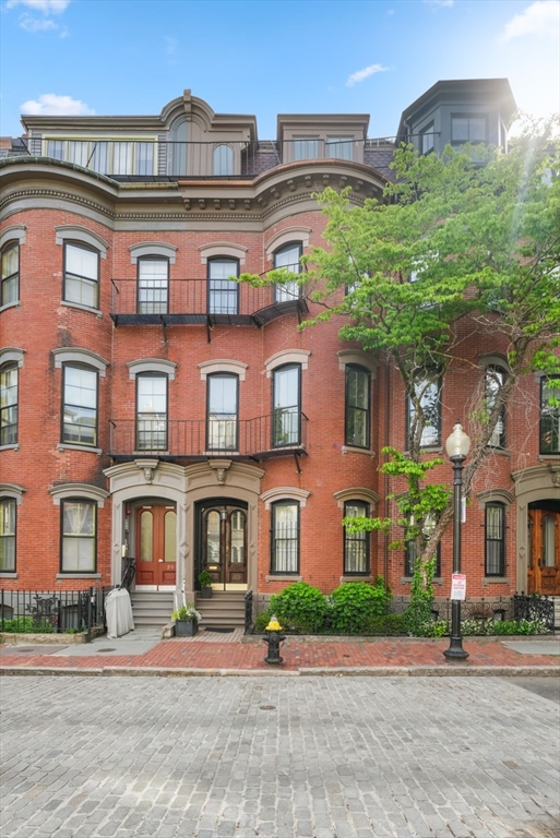 22 Rutland Square, Unit 2 Boston, MA 02118 - Photo 42 of 42 front view of a brick building