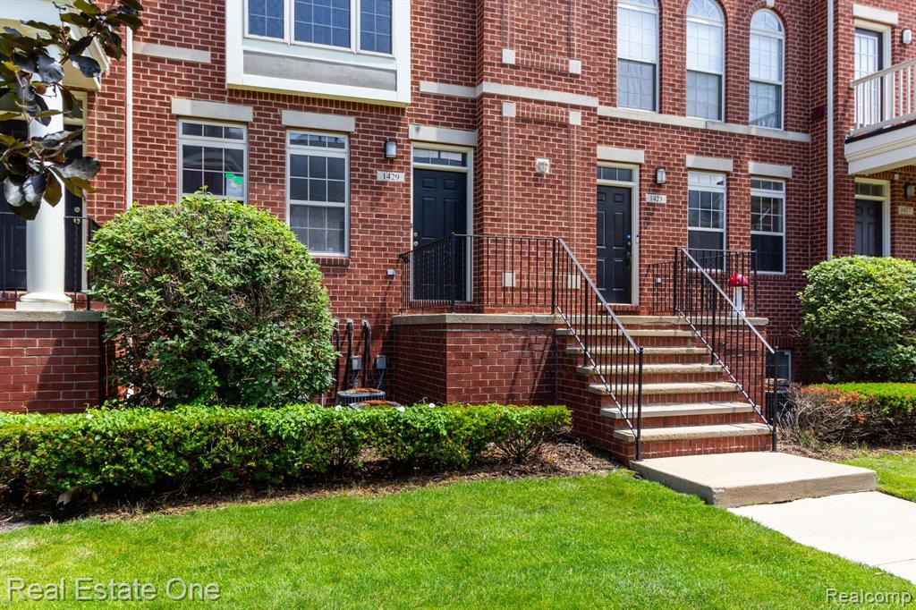 1429 Raliegh Place Troy, MI 48084 - Photo 3 of 47