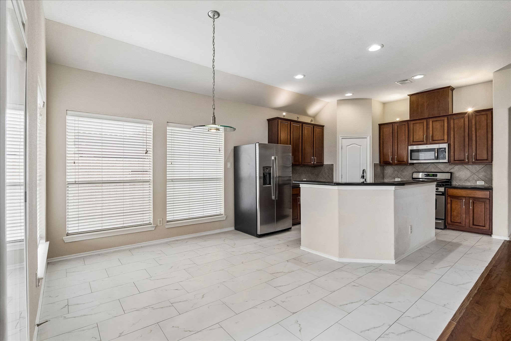 8107 Whisper Point Drive Houston, TX 77040 - Photo 13 of 38