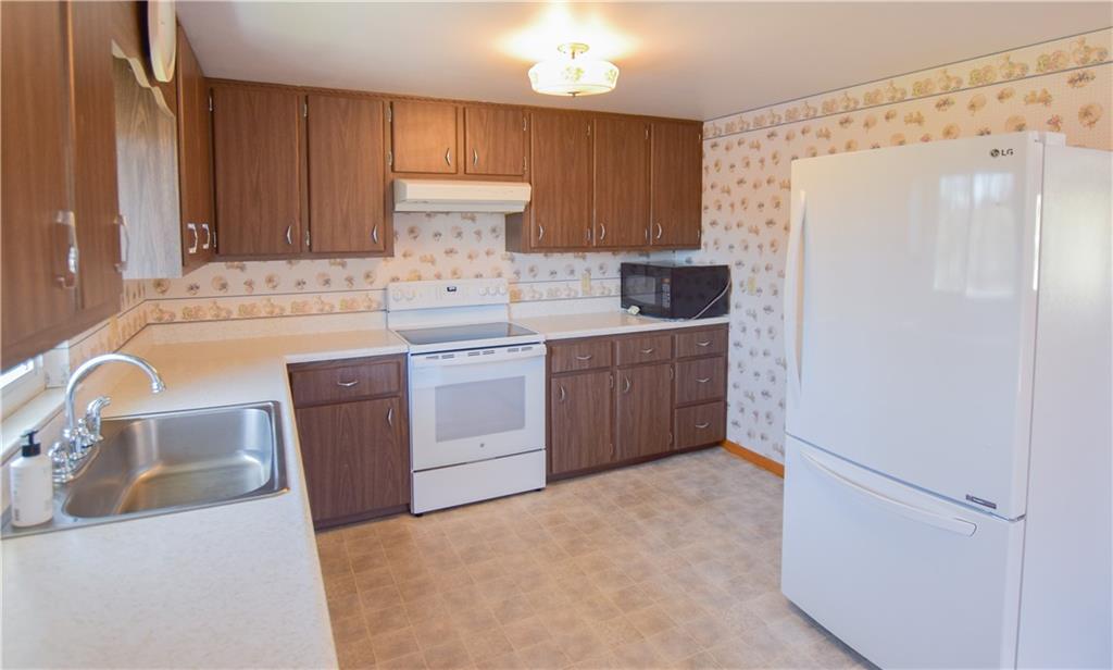 200 Headland Road Butler, PA 16002 - Photo 9 of 20 Dining Room