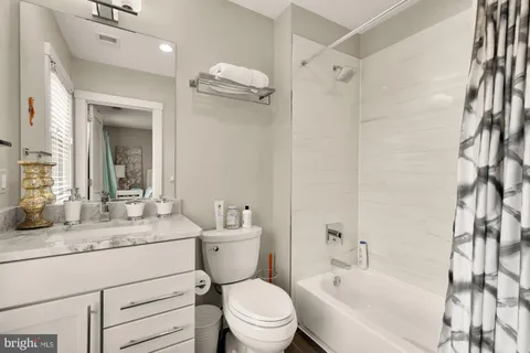 $2,750,000 | 3701-38 38th Street North, Arlington, VA 22207