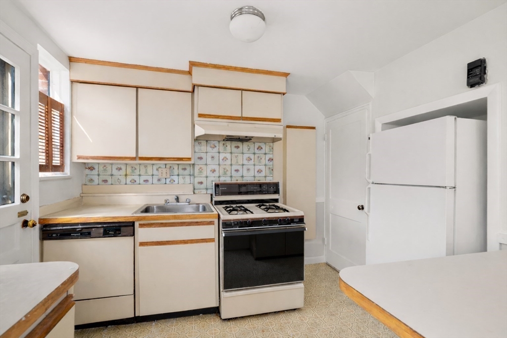 54 Grant Avenue, Unit 54 Watertown, MA 02472 - Photo 7 of 20