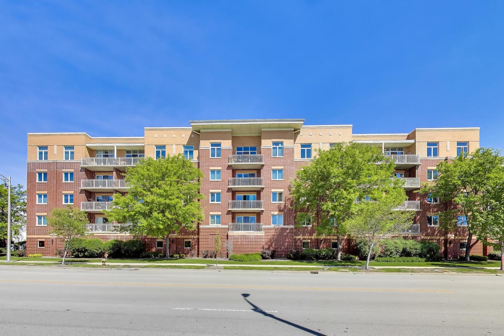 500 East St Charles Road, Unit 510 Lombard, IL 60148 - Photo 4 of 28 a front view of a building with garden