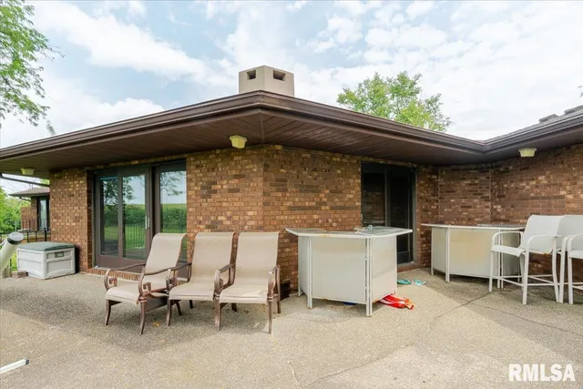 $325,000 | 501 North Mason Street, Deer Creek, IL 61733