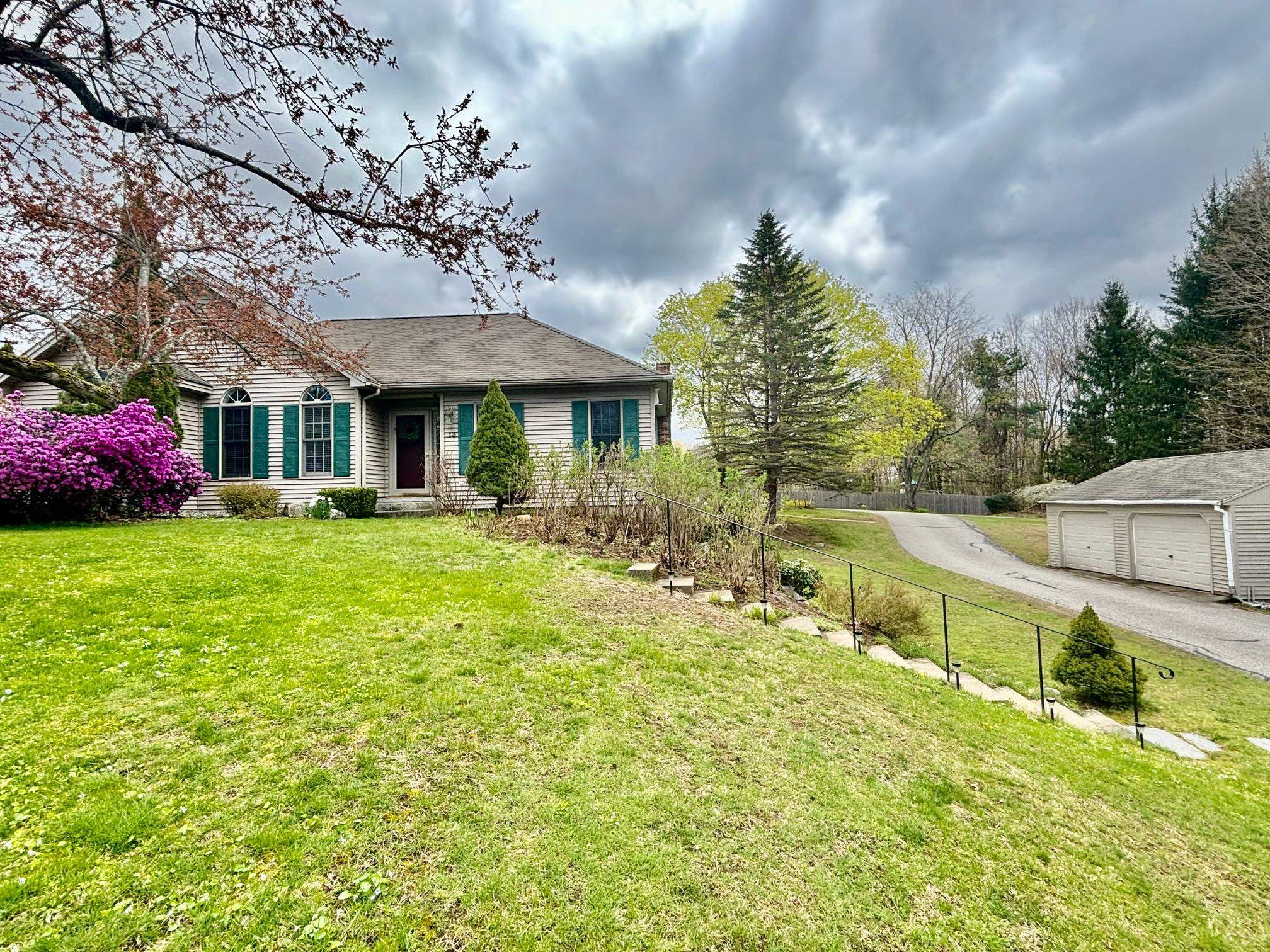 13 Putney Road Bow, NH 03304 - Photo 2 of 38