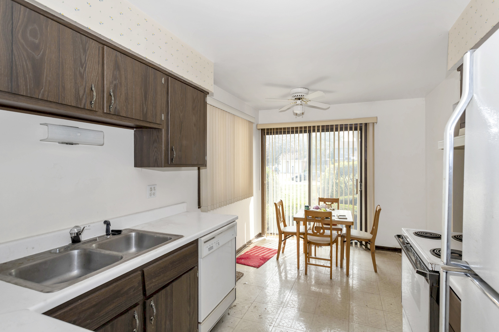 1155 Leicester Court Wheaton, IL 60189 - Photo 12 of 30