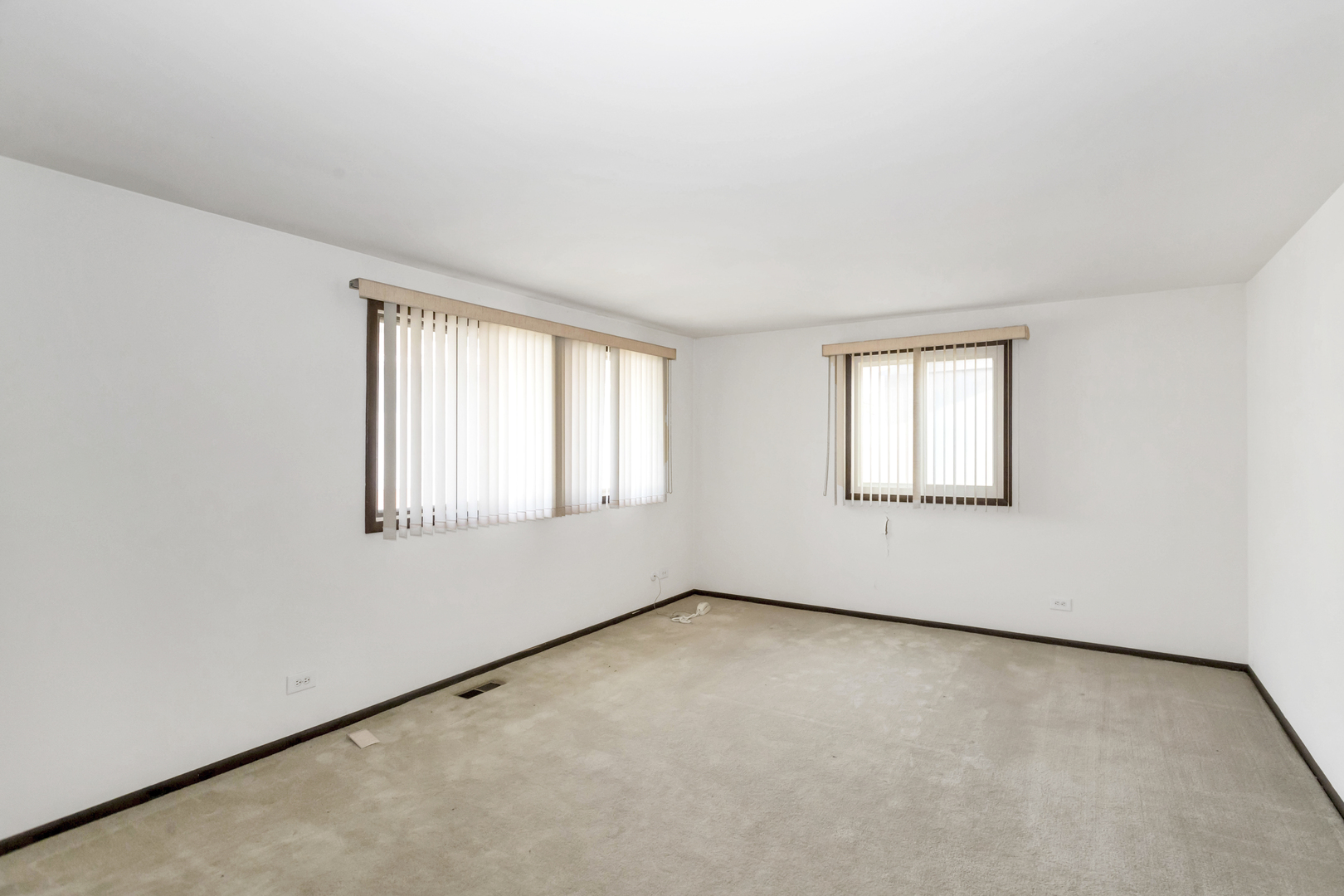 1155 Leicester Court Wheaton, IL 60189 - Photo 18 of 30 an empty room with a window