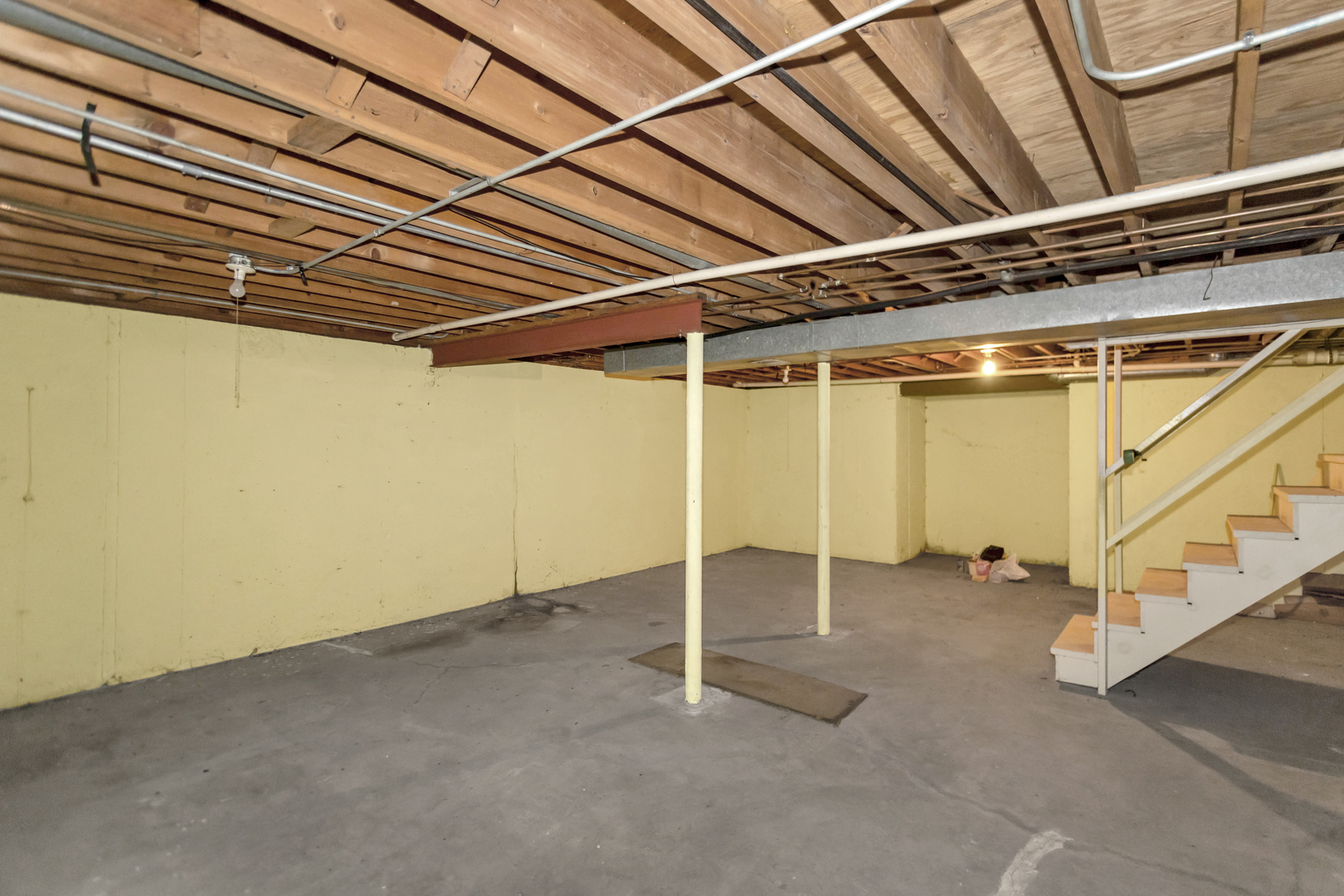 1155 Leicester Court Wheaton, IL 60189 - Photo 29 of 30 a view of an empty room