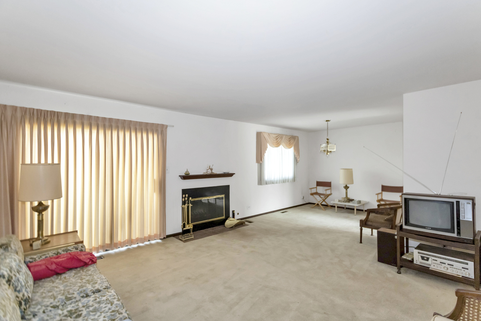 1155 Leicester Court Wheaton, IL 60189 - Photo 8 of 30 a view of a livingroom with furniture and a fireplace