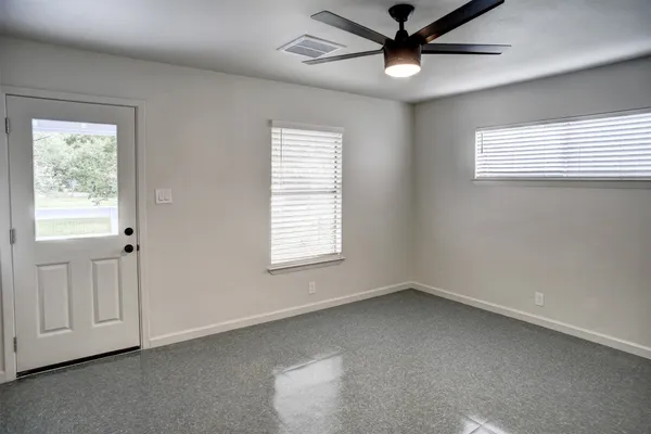 $1,495 | 601 Elm Street, Bastrop, TX 78602