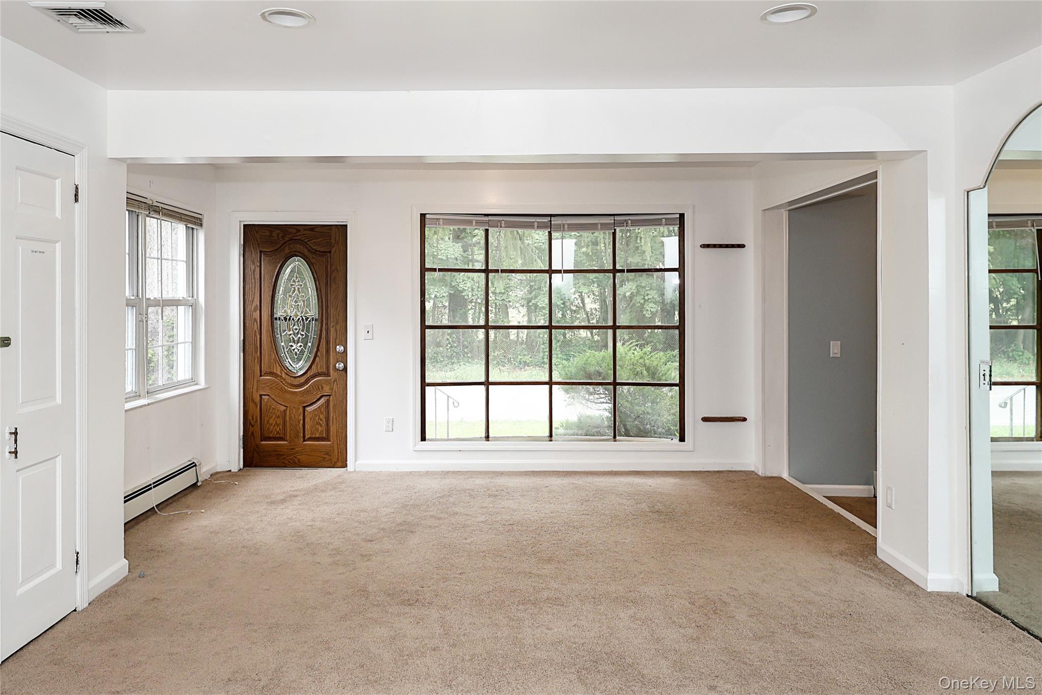 49 Red Ground Road Roslyn Heights, NY 11577 - Photo 7 of 36