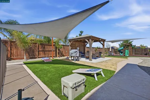 $889,000 | 1655 Apricot Court, Dixon, CA 95620